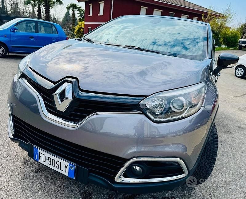 Usata Renault Captur Intens 120 CV (88 kW) 2016 Grigio SUV