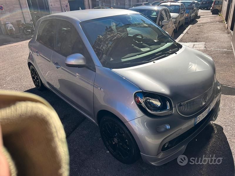 Grigio Usata 2023 Smart ForFour Utilitaria | 13.000 € - Immagine 1/4