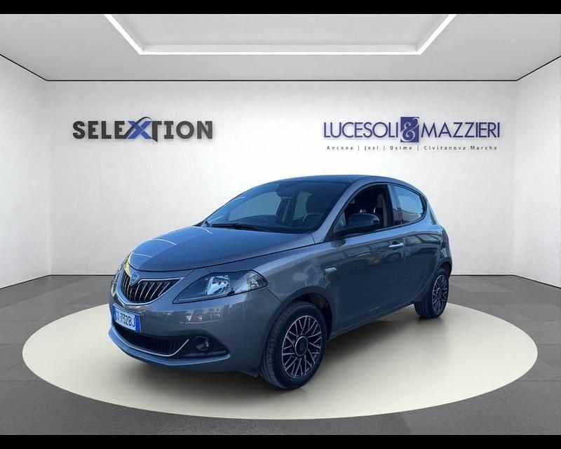 Usata Lancia Ypsilon Gold 69 CV (50 kW) 2024 Grigio Utilitaria