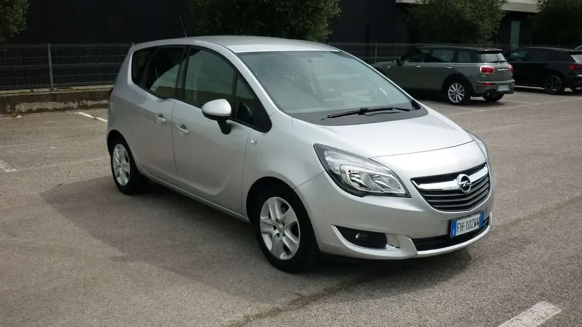 Usata Opel Meriva 101 CV (74 kW) 2017 Argento Monovolume