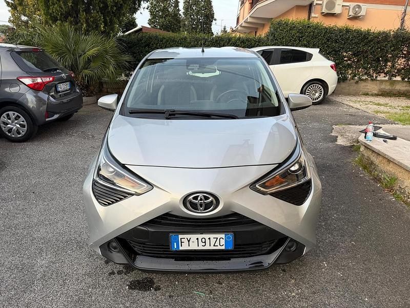 Usata Toyota Aygo Connect Style 72 CV (52 kW) 2020 Argento Utilitaria