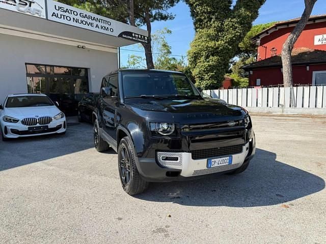 Usata Land Rover Defender SE 200 CV (147 kW) 2023 Nero Station wagon