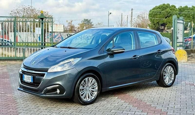 Grigio Usata 2017 Peugeot 208 Access Due volumi | 8999 € (Buon prezzo) - Immagine 1/4