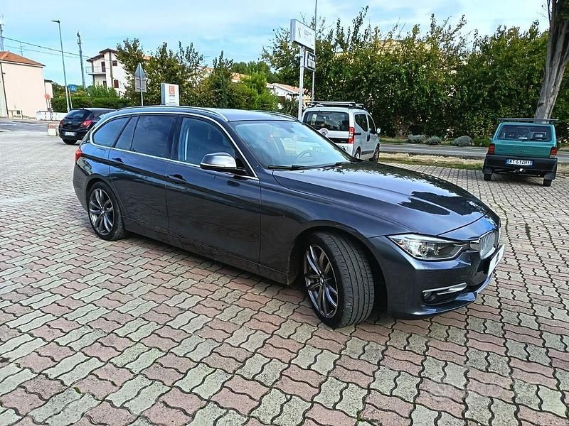 Usata BMW 320 Sport Line 183 CV (134 kW) 2012 Grigio scuro Station wagon