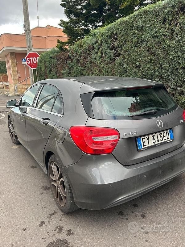 Usata Mercedes A180 109 CV (80 kW) 2015 Grigio Utilitaria