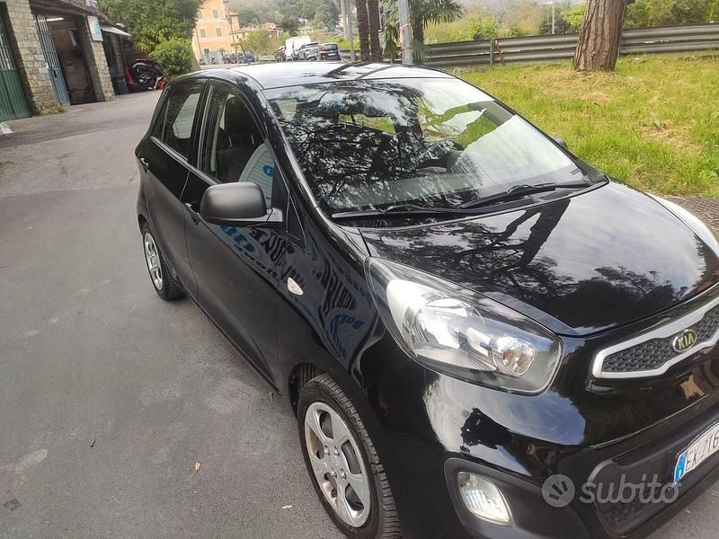 Nero Usata 2012 Kia Picanto Due volumi | 5800 € - Immagine 1/3