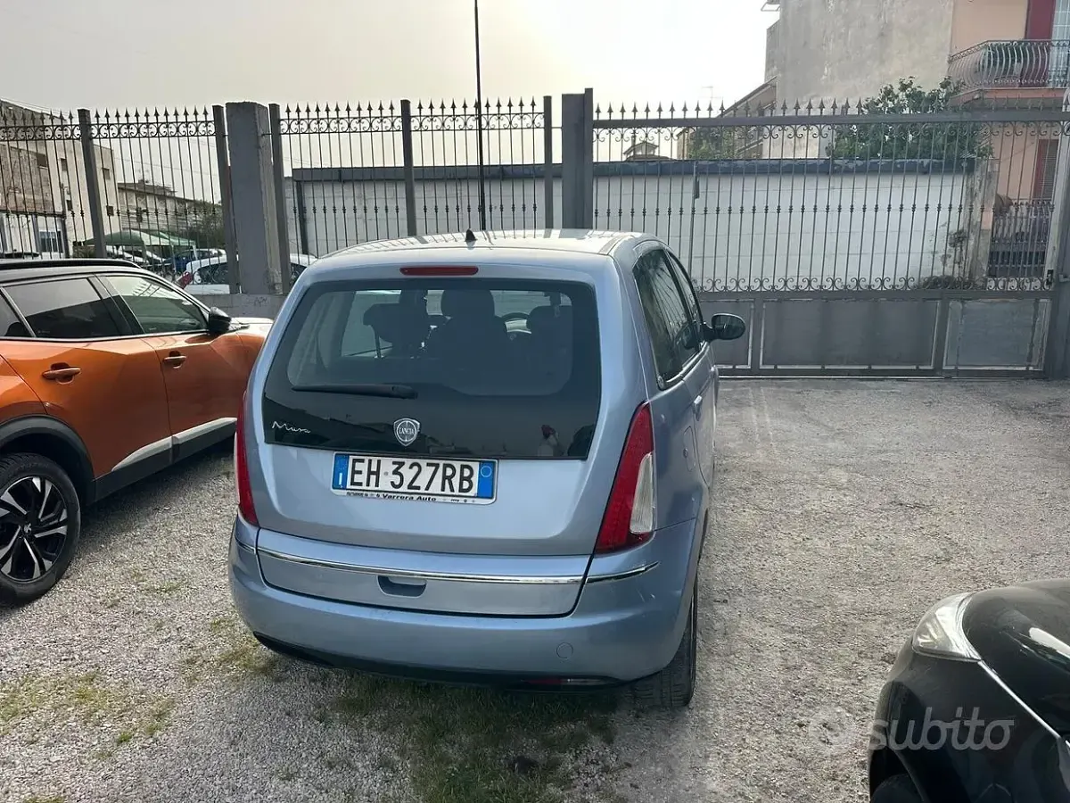 Usata Lancia Musa 95 CV (69 kW) 2011 Bluazzurro Monovolume