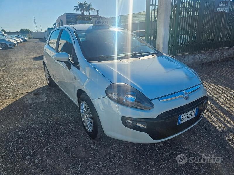 Usata Fiat Punto Evo Dynamic 75 CV (55 kW) 2010 Bianco Utilitaria
