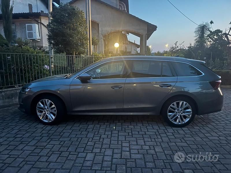 Usata Skoda Octavia Style 150 CV (110 kW) 2024 Grigio Station wagon