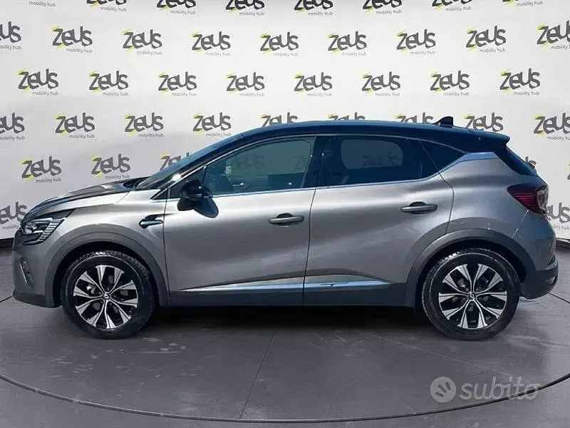 Usata Renault Captur 143 CV (105 kW) 2023 Grigio SUV