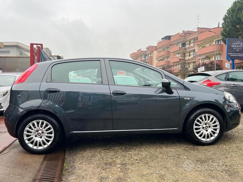 Usata Fiat Punto Lounge 77 CV (56 kW) 2016 Grigio Utilitaria