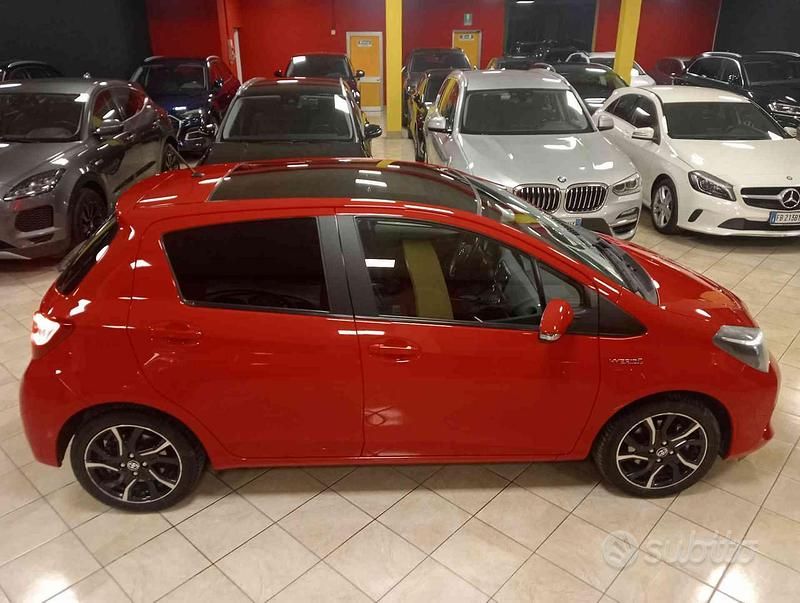 Usata Toyota Yaris Style 73 CV (53 kW) 2016 Rosso Berlina