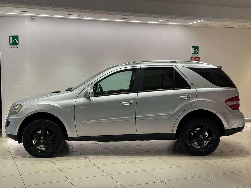 Usata Mercedes ML320 224 CV (164 kW) 2006 Argento SUV