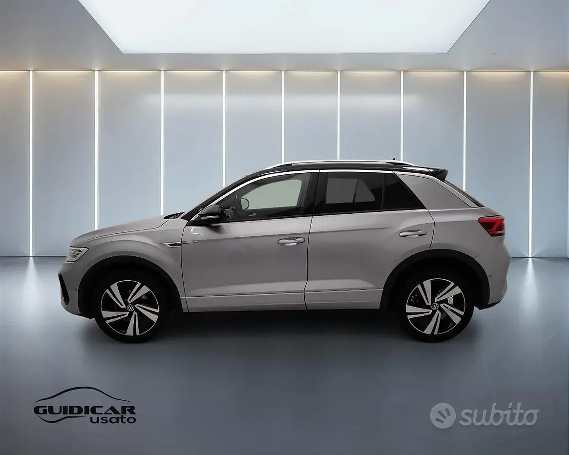 Usata VW T-Roc R-line 116 CV (85 kW) 2023 Argento SUV