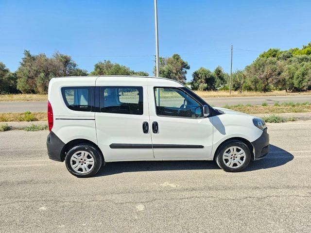 Usata Fiat Doblò Easy 105 CV (77 kW) 2022 Bianco Monovolume