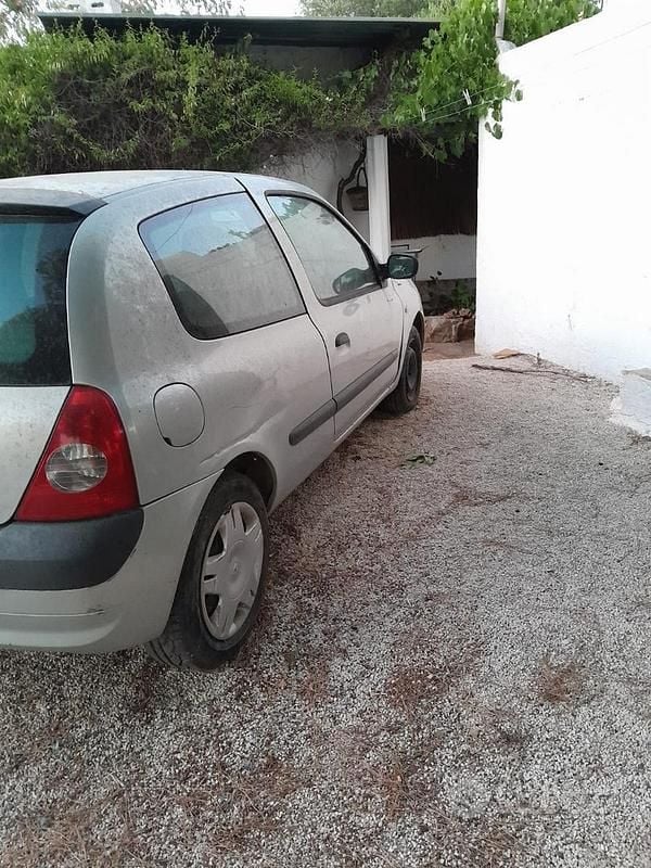 Usata Renault Clio II 58 CV (42 kW) 2003 Grigio