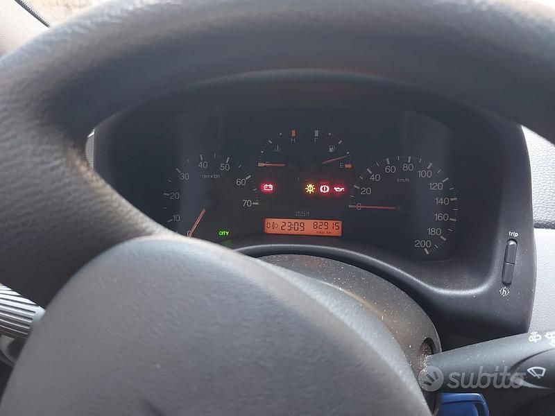Usata Fiat Punto 80 CV (58 kW) 2005 Blu Utilitaria
