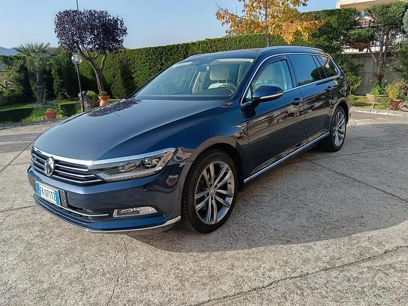 Blu Usata 2017 VW Passat Highline Station wagon | 17.999 € (Molto cara) - Immagine 1/4