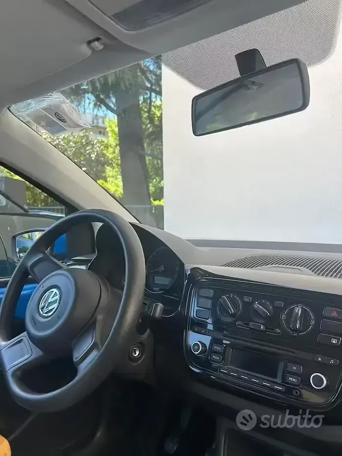 Usata VW up! 2014 Blu Utilitaria