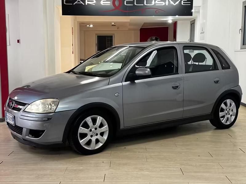 Usata Opel Corsa 60 CV (44 kW) 2006 Argento Utilitaria