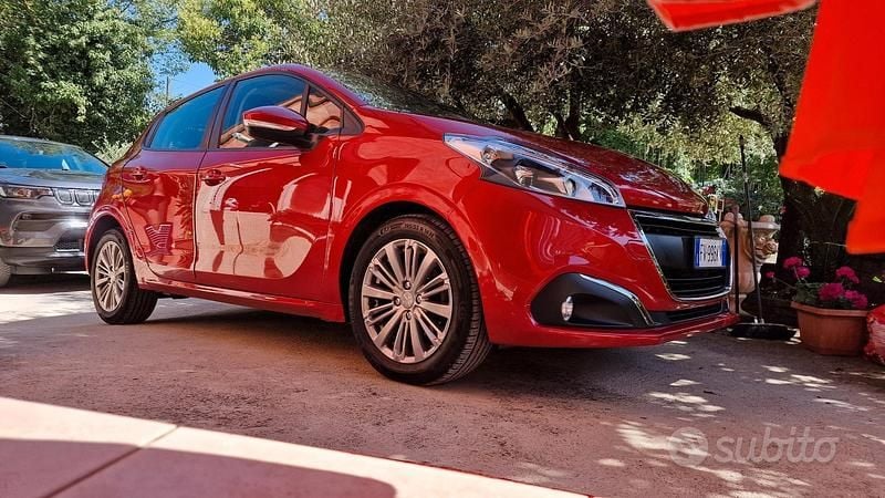 Usata Peugeot 208 GT-line 102 CV (75 kW) 2019 Rosso Utilitaria