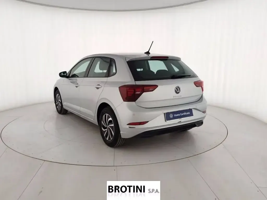 Usata VW Polo Life 80 CV (58 kW) 2023 Grigio metallizzato Utilitaria