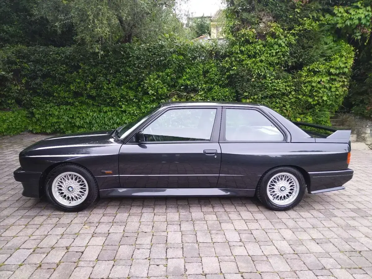 Usata BMW M3 194 CV (142 kW) 1988 Diamantschwarz met 181 Berlina