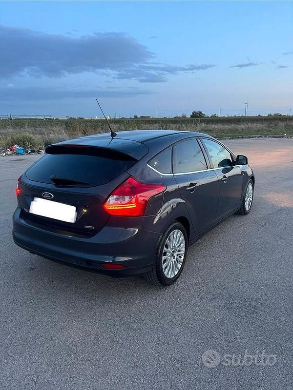 Usata Ford Focus Titanium 115 CV (84 kW) 2012 Blu Berlina