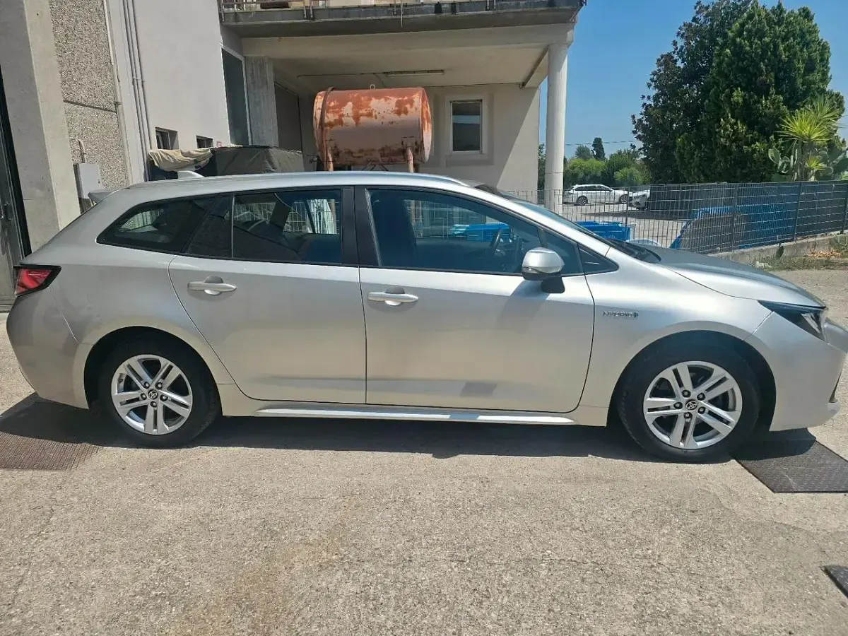 Usata Toyota Corolla Business Edition 97 CV (71 kW) 2021 Argento Station wagon