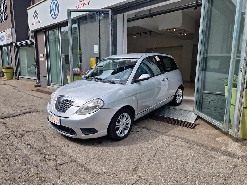 Usata Lancia Ypsilon 77 CV (56 kW) 2010 Grigio Utilitaria