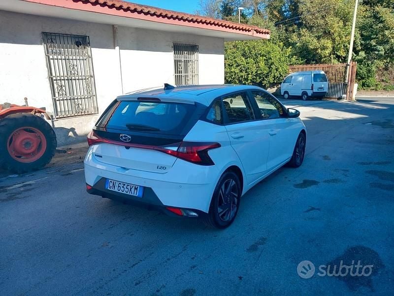 Usata Hyundai i20 100 CV (73 kW) 2023 Bianco Utilitaria