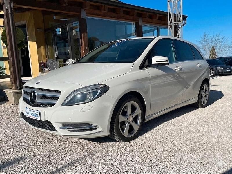 Usata Mercedes B180 108 CV (79 kW) 2013 Bianco Monovolume