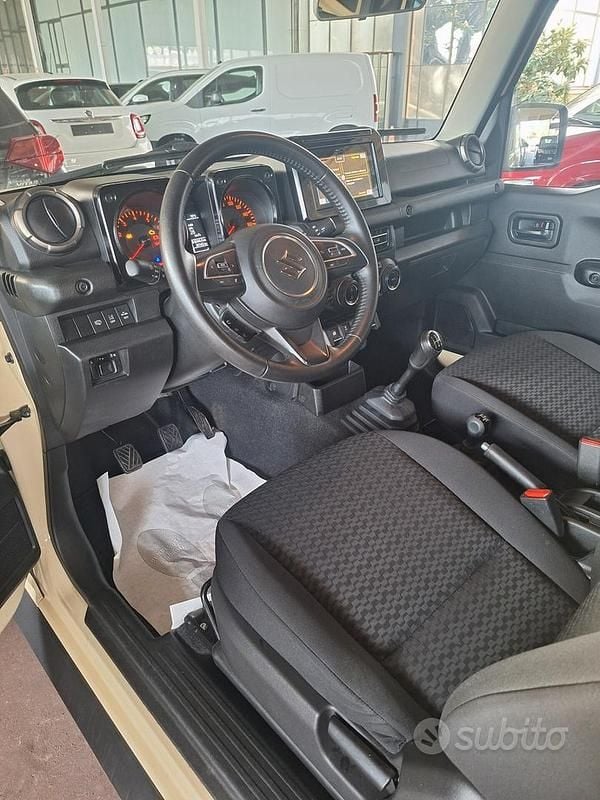 Usata Suzuki Jimny 101 CV (74 kW) 2019 Beige SUV