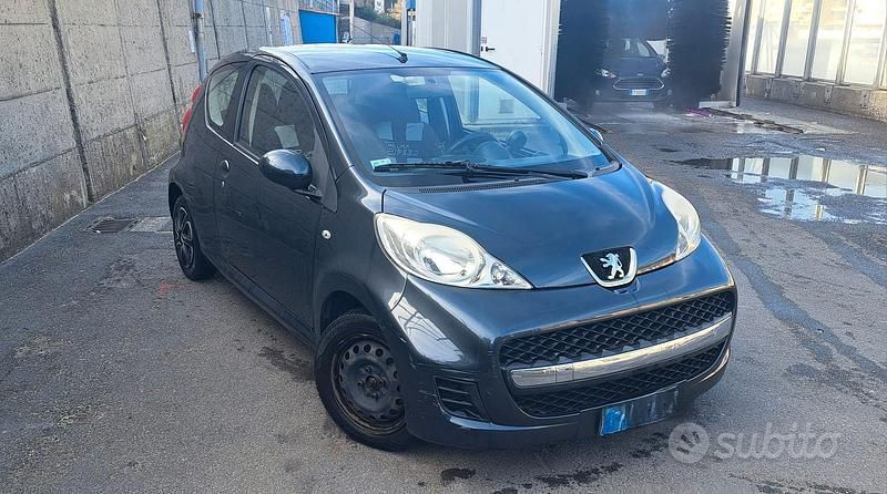 Usata Peugeot 107 Access 68 CV (50 kW) 2010 Nero Utilitaria