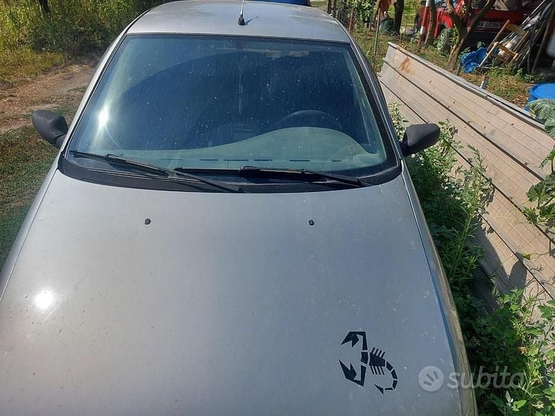 Grigio Usata 1997 Fiat Punto Tre volumi | 1450 € - Immagine 1/4