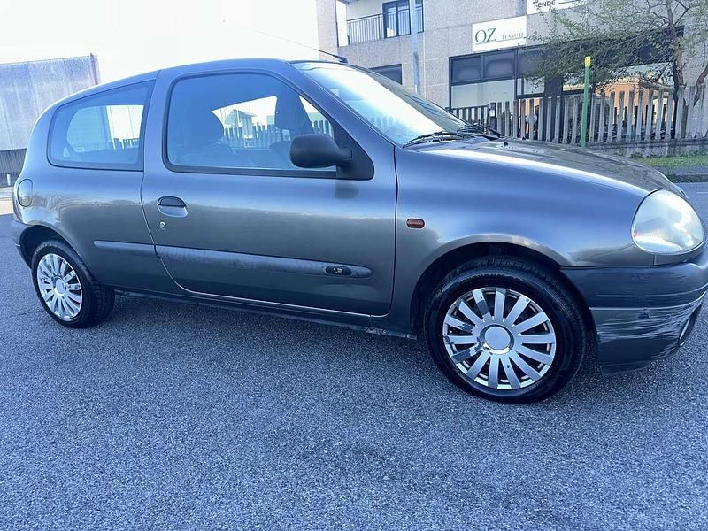 Usata Renault Clio II 58 CV (42 kW) 2000 Other Berlina