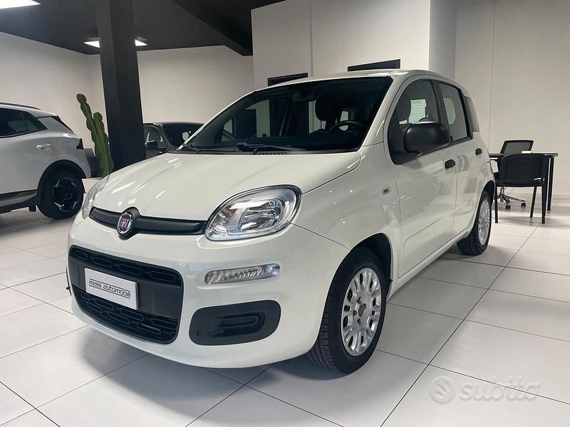 Bianco Usata 2017 Fiat Panda Easy Tre volumi | 8700 € (Cara) - Immagine 1/4