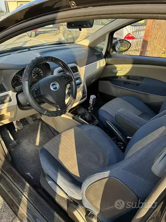Usata Fiat Grande Punto 90 CV (66 kW) 2006 Viola Utilitaria