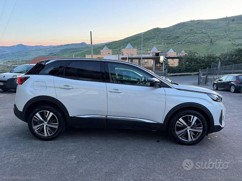 Usata Peugeot 3008 Allure 131 CV (96 kW) 2022 Bianco SUV