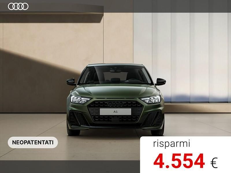 Nuova Audi A1 Sportback Comfort 116 CV (85 kW) 2025 Verde distretto metallizzato nero mito m Utilitaria