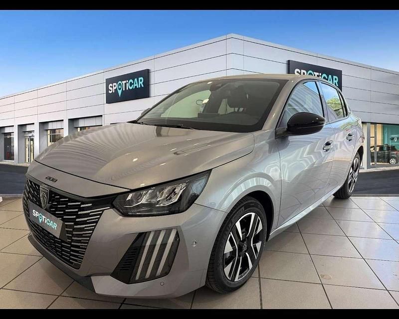 Grigio artense Nuova 2025 Peugeot 208 Allure Due volumi | 17.580 € (Buon prezzo) - Immagine 1/4