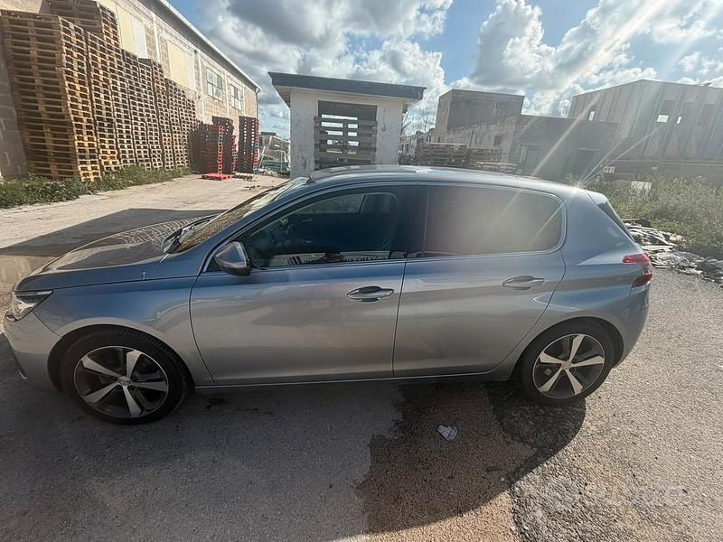 Usata Peugeot 308 120 CV (88 kW) 2018 Berlina