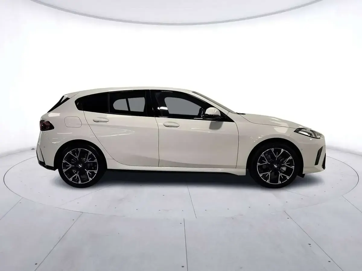 Nuova BMW 120 M Sport 163 CV (119 kW) 2026 Alpin white Utilitaria