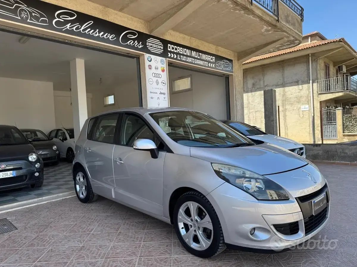 Usata Renault Scénic Dynamique 130 CV (95 kW) 2010 Grigio Monovolume