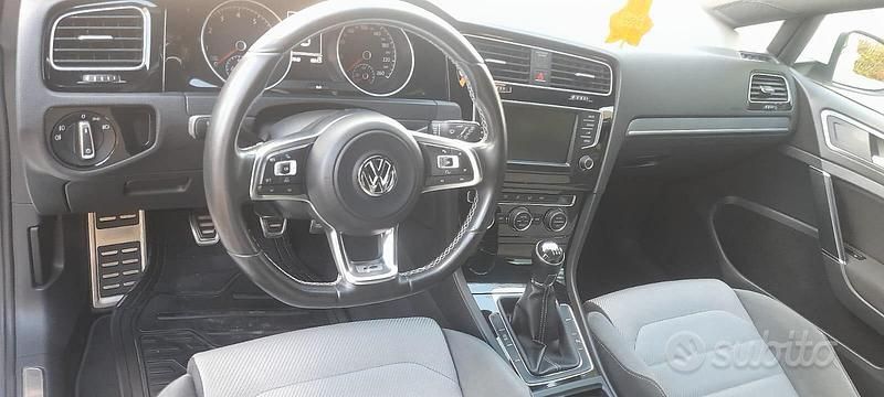 Usata VW Golf VII R 125 CV (91 kW) 2017 Bianco Utilitaria