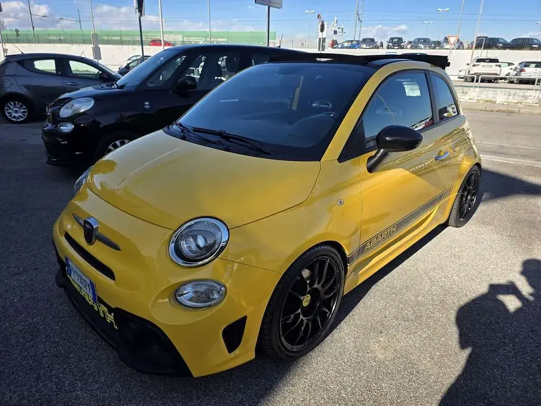 Usata Abarth 595C 145 CV (106 kW) 2018 Giallo Cabrio