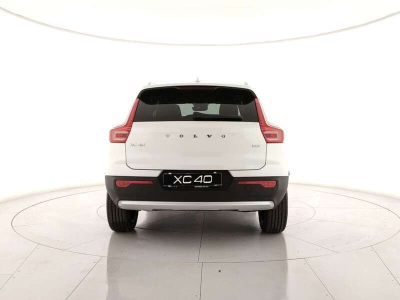 Nuova Volvo XC40 Core 164 CV (120 kW) 2025 Cristal white pearl SUV