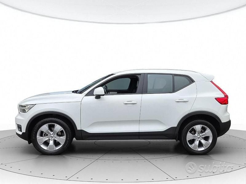 Usata Volvo XC40 Momentum 129 CV (94 kW) 2021 Bianco SUV