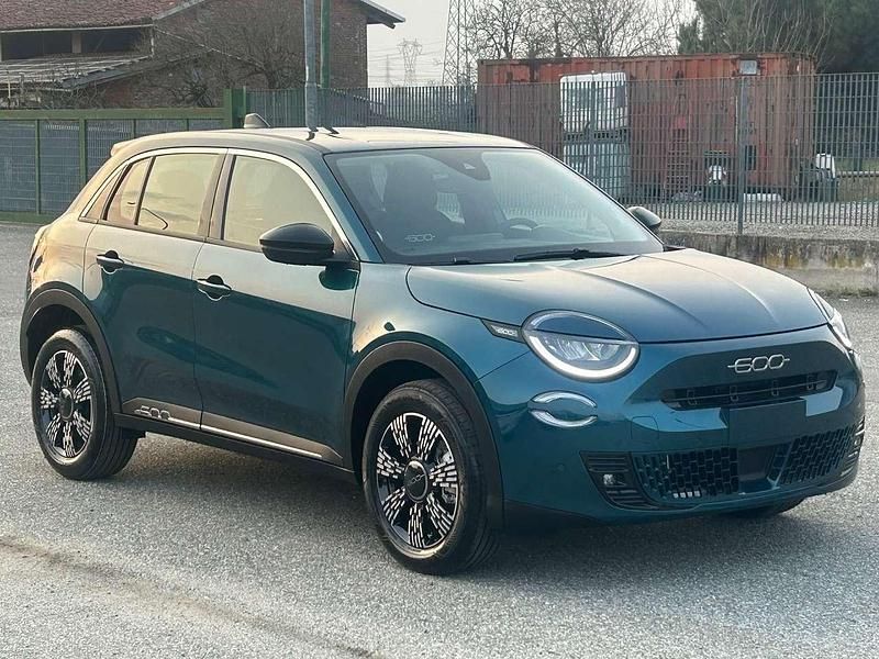 Nuova Fiat 600 Icon 136 CV (100 kW) 2026 Blu ottanio SUV