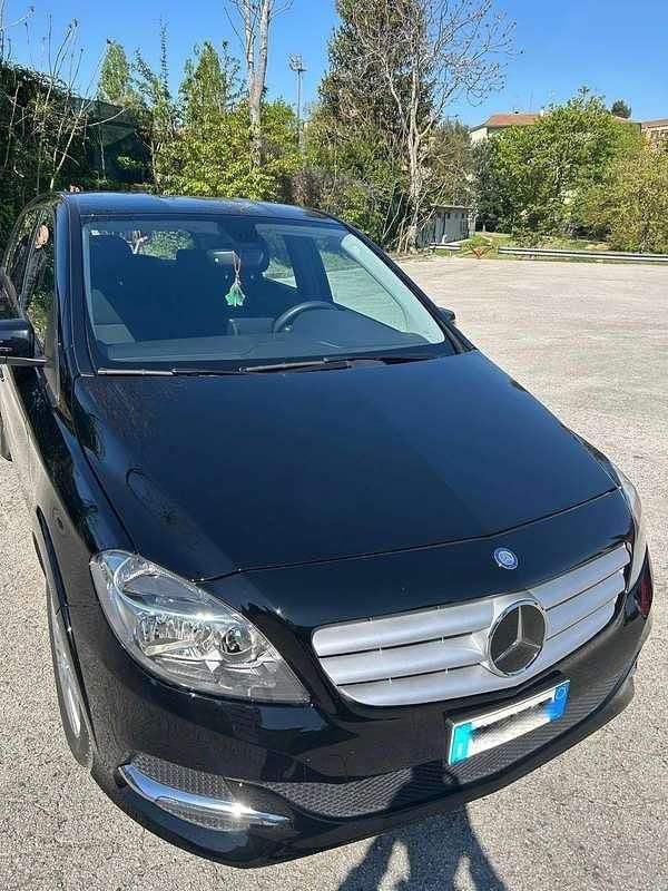 Gebraucht Mercedes B200 156 PS (114 kW) 2014 Schwarz Van / Kleinbus